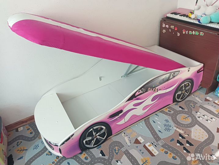 Кровать-машина «Бондмобиль» с подъемным механизмом