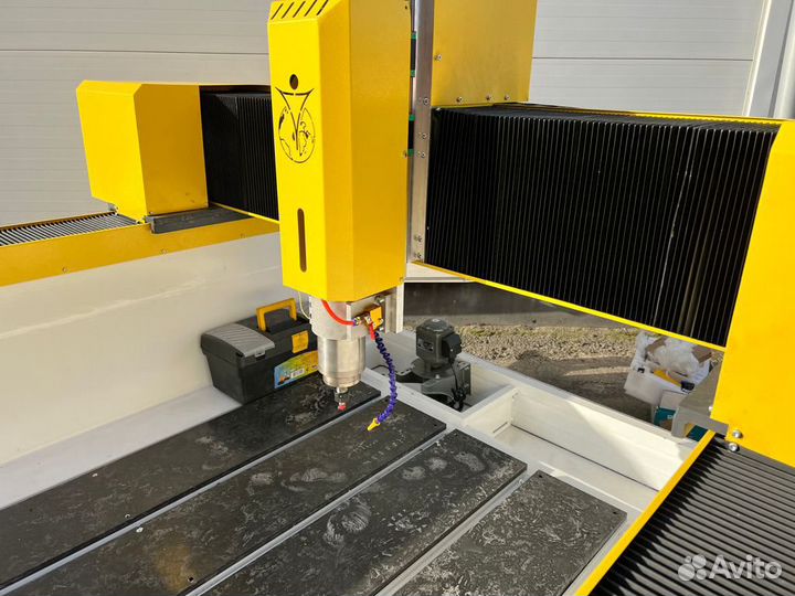 Фрезерно-гравировальный станок по камню