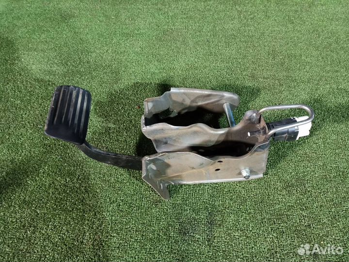 Педаль тормоза Nissan Almera G15 1.6 2014