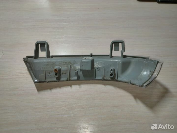 Поворотник зеркала правый VW Jetta 5