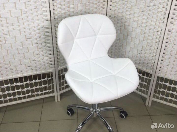 Стул ракушка на колесах