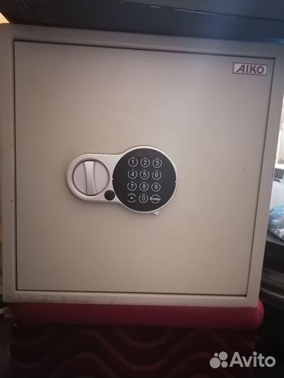 Сейф с электронном замком
