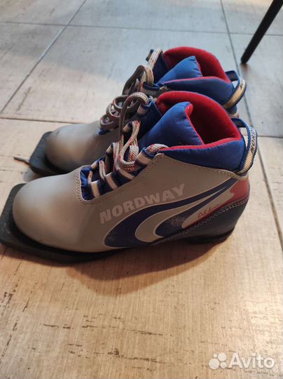 Лыжные ботинки