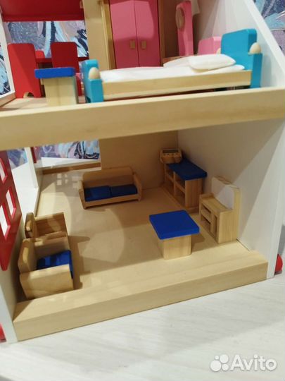 Кукольный домик с мебелью