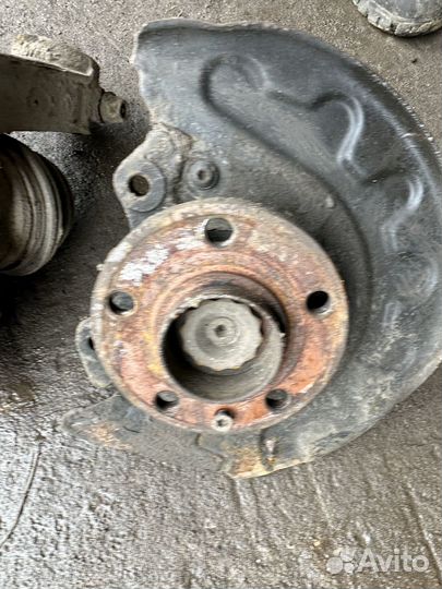 Volkswagen polo 5 передний кулак