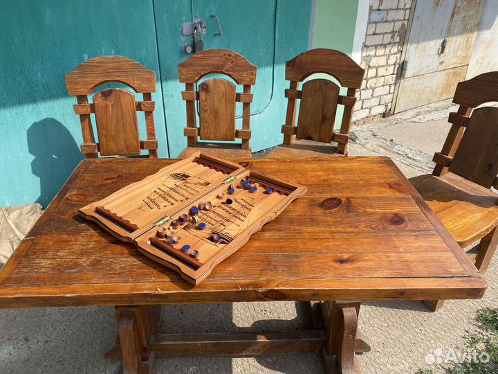 Стулья и стол дерево