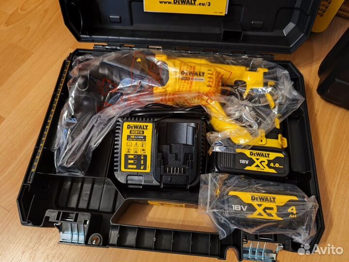 Перфоратор DeWalt DCH133M2