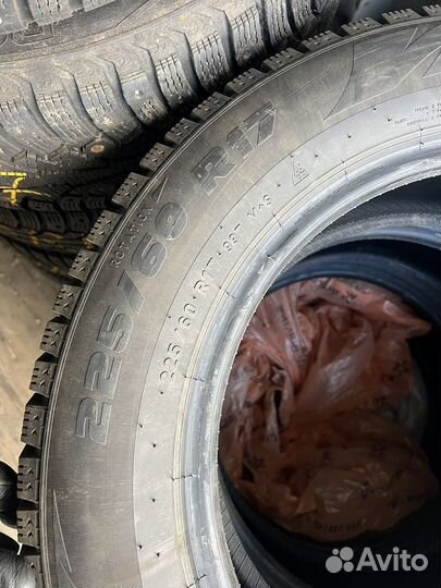 Pirelli Formula Ice 225/60 R17