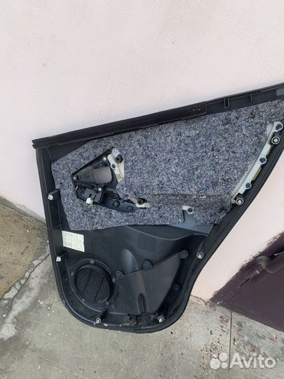 Обивка задней левой двери RAV 4 2011г. 3