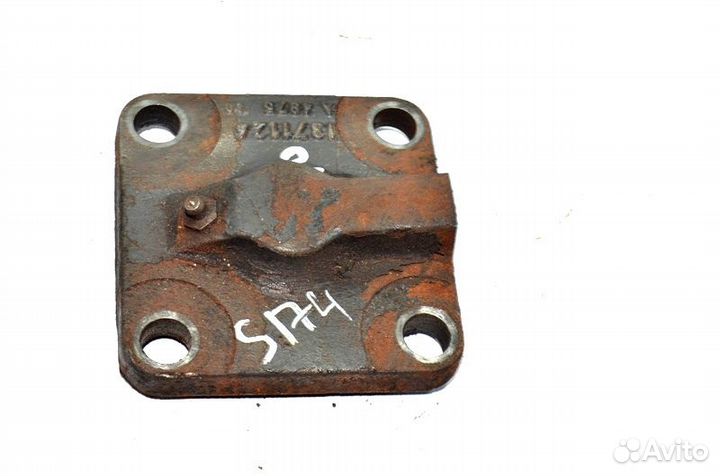 Крышка шкворня поворотного кулака, переднего моста