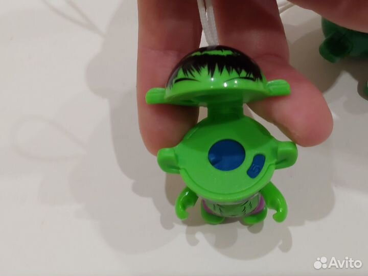 Киндер сюрприз Марвел брелки