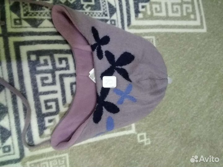 Демисезонная шапка для девочки