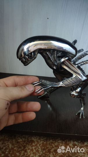 Фигурка чужой