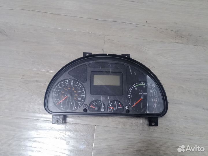 Приборная панель 5801844308 ивеко