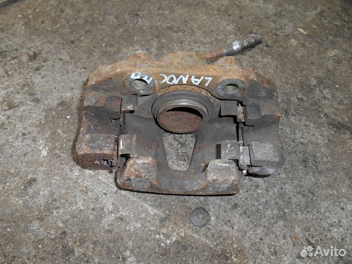 Передний правый суппорт Chevrolet Lanos