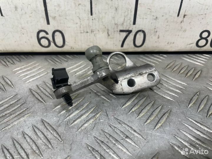 Б/У Проушина передняя правая#001