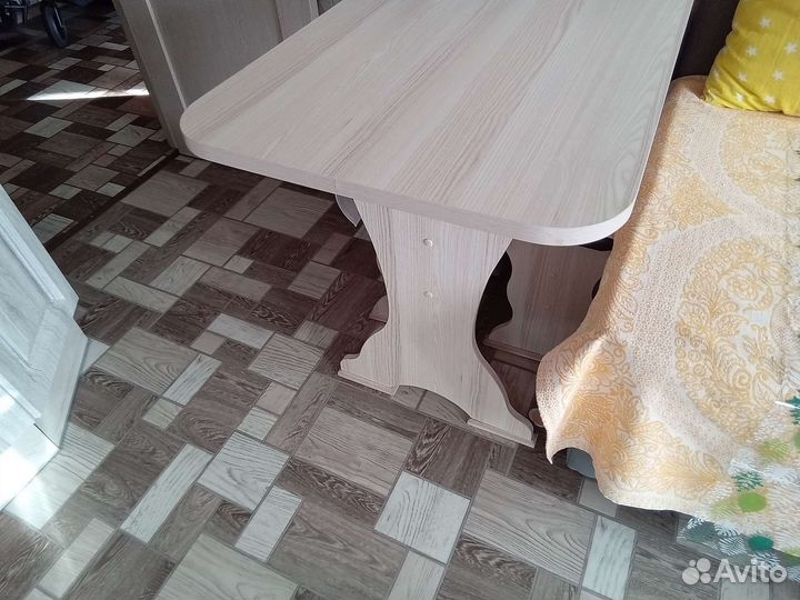 Кухонный стол