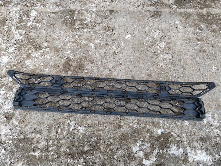 Решетка в бампер Volkswagen Amarok рест. 2018