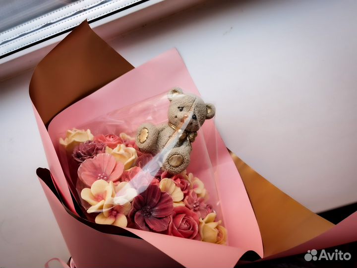 Букет шоколадный с мишкой маме девушке