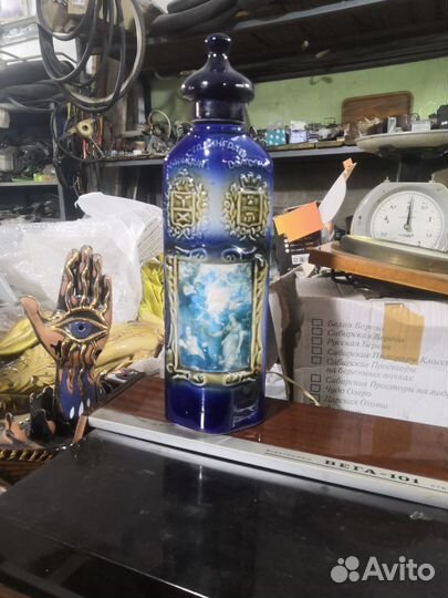 Бутылка фарфоровая