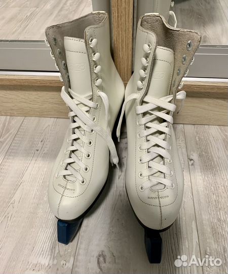 Коньки женские Axel нат.кожа 40 размер