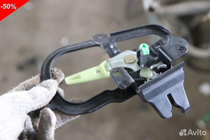 Замок багажника на Тойота Солара 1пок