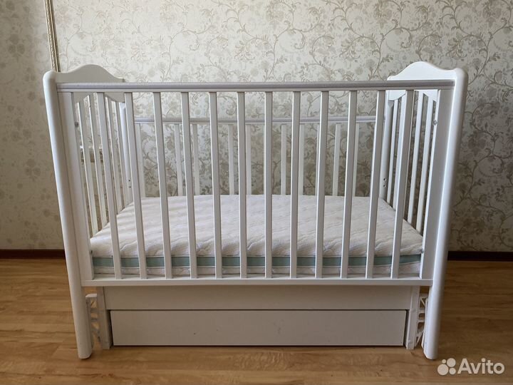 Детская кроватка Гандылян Ванечка с маятником