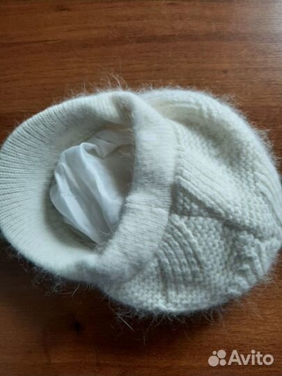 Шапка с козырьком из натуральной ангоры