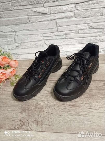 Кроссовки женские