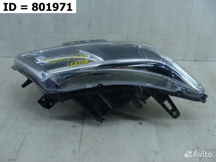 Фара правая Nissan Pathfinder