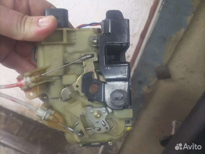 Замок на Ауди а 6с5