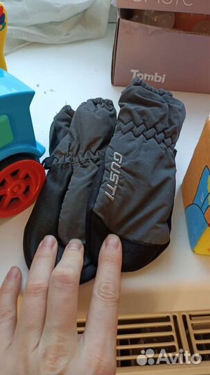 Детские игрушки и перчатки зимние