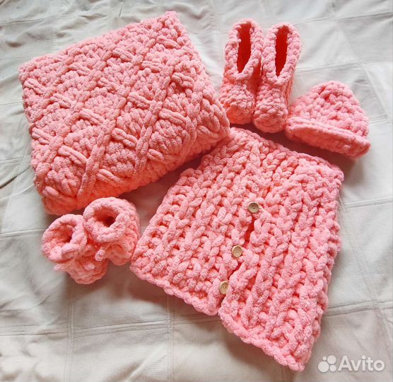 Набор вязанный для новорождённых