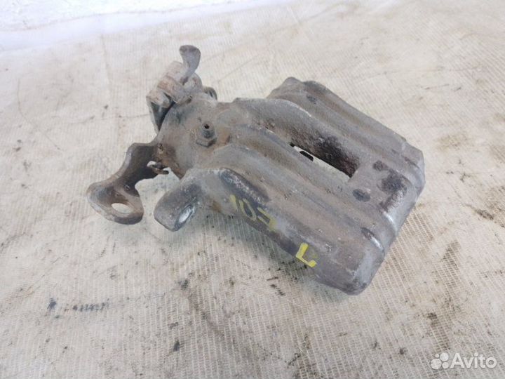 Суппорт тормозной задний левый Volkswagen Passat