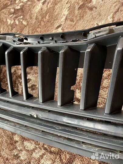 Решетка радиатора skoda rapid 2021 с дефектом