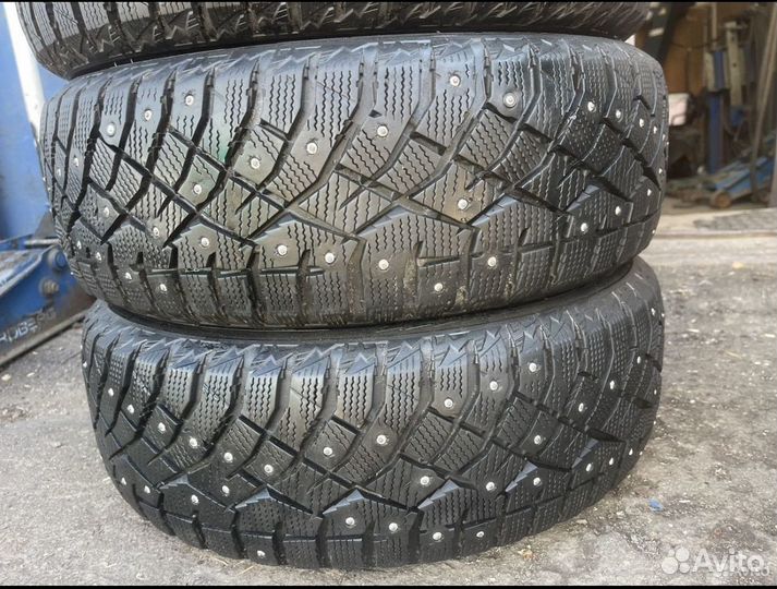 Nitto Therma Spike 235/65 R17