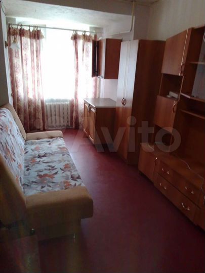 Комната 16 м² в 8-к., 1/5 эт.