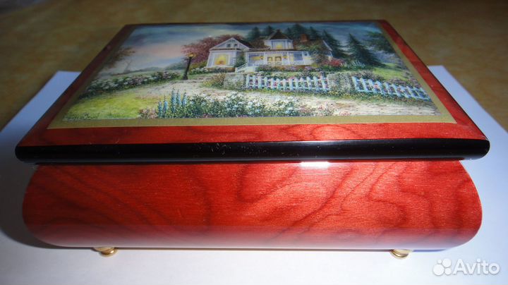 Шкатулки музыкальные и из сандалового дерева