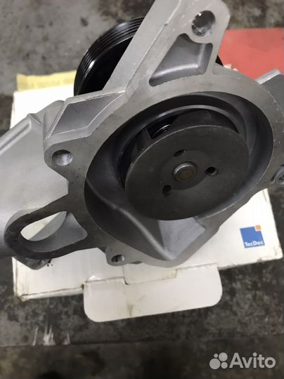 Водяной насос помпа BMW 1.8,2.0 дизель