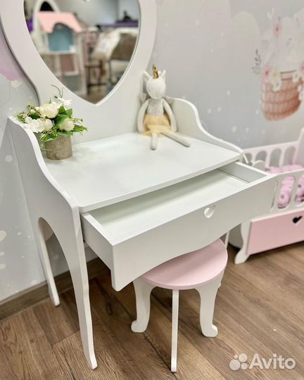 Туалетный столик для девочки