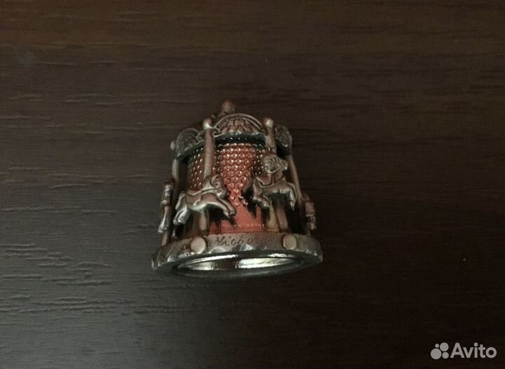 Наперсток коллекционный Николас Гиш