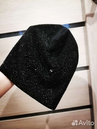 Шапка женская со стразами