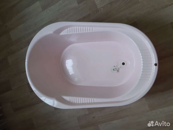 Ванночка для купания и круг для плавания