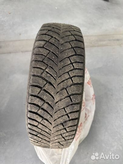 Michelin X-Ice North 4 215/65 R16