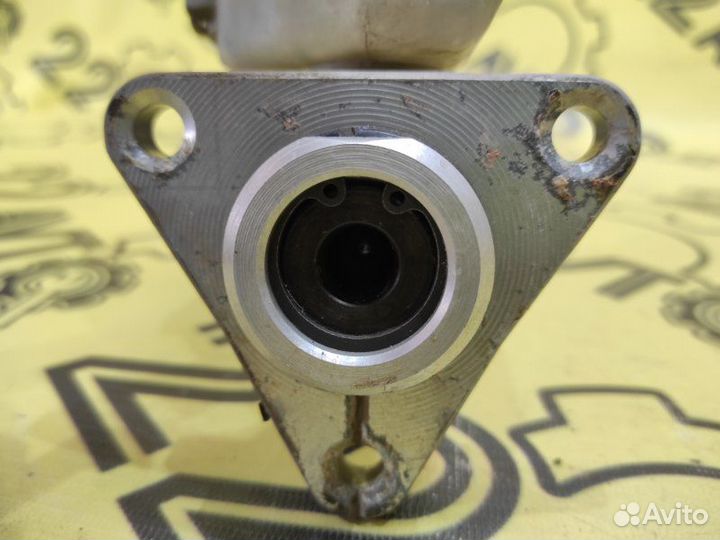 Главный тормозной цилиндр Toyota Corona ST191