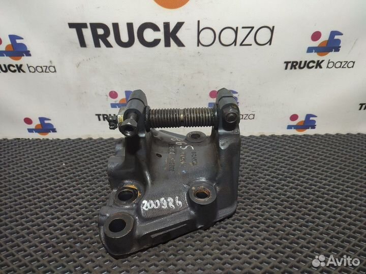 1785814 Кронштейн передней рессоры левый