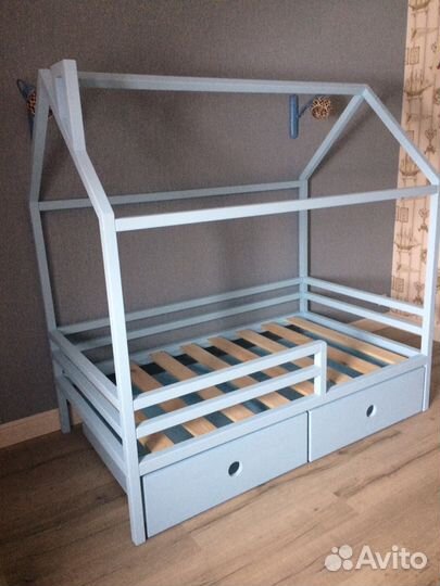 Кровать домик