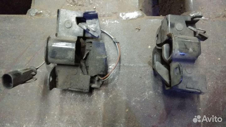 Замок капота Mercedes w220