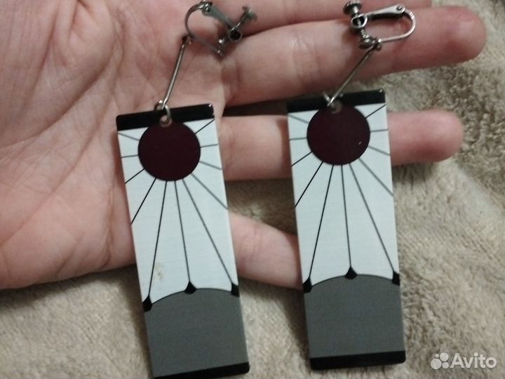 Разные серьги (есть серьги польнарефа и танжиро)