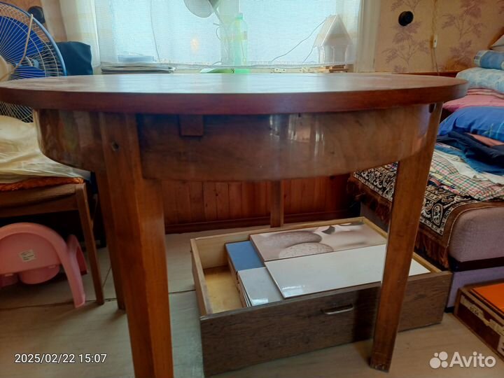 Круглый стол раздвижной из массива